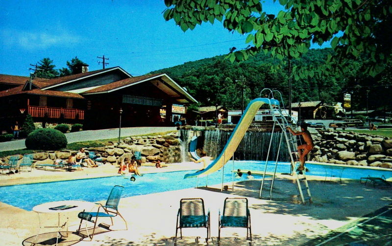 Brookside Lodge (Brookside Motel and Ranch House) - Vintage Postcard
